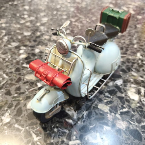Metal vintage Vespa decorative model, like new, 27x18cm