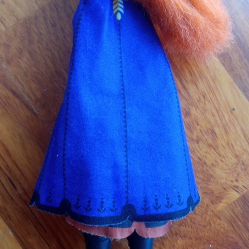 Frozen Elsa singing and Anna light-up dolls used
