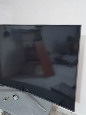 Samsung UE55KU6500SXXH 55 inch TV with burnt screen for parts, used