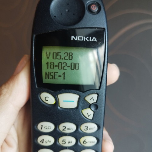 Nokia 5110 phone like new with battery