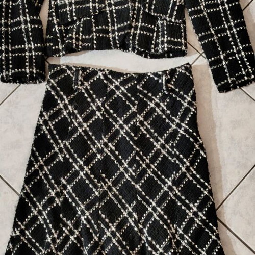 Bouclé black and white skirt and jacket set size L like new