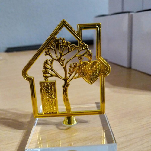 Bombonieres new, pack of 37, metal houses with plexiglass base