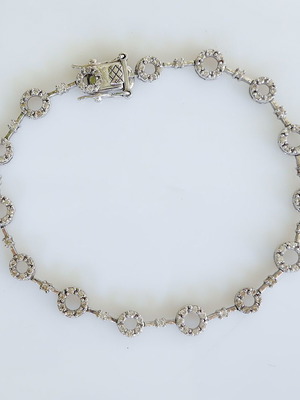 Silver bracelet used with 925 zirconia