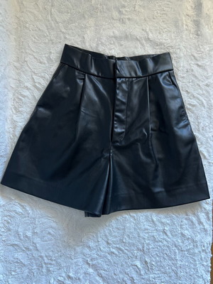 Zara δερμάτινο σορτς μεταχειρισμένο, ψηλομέσο, μαύρο, XS