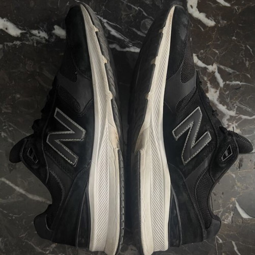 New Balance 880 v5 Black Walking Shoes used, size EU 46.5