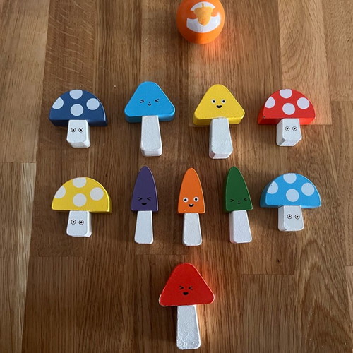 Mini Mushroom Bowling Kidoki Kikkerland like new wooden set