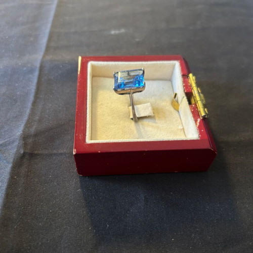 Silver 925 ring with blue stone like new