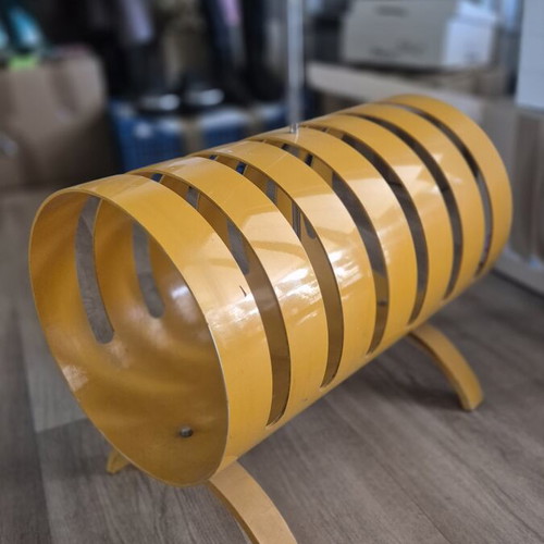 Opal Möbel 70s vintage magazine rack, mustard yellow, Space Age design