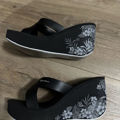 Ipanema high platform slippers with design