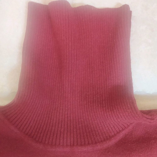 Cool Wool red turtleneck like new Attrattivo