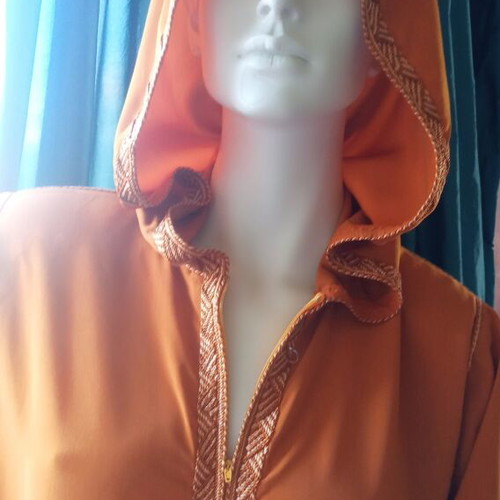 Kaftan vintage with hood and embroidery, like new