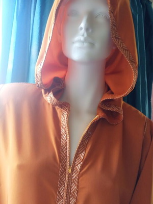 Kaftan vintage with hood and embroidery, like new