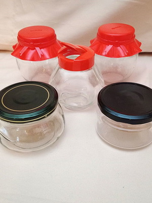 Glass jars set of 5 like new with red plastic and metal lids