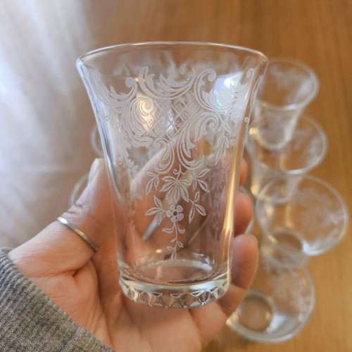 Wine glasses glass with subtle white design, like new, pack of 11