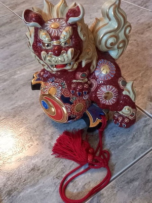 Japanese Kutani Shishi Lion porcelain like new, vintage