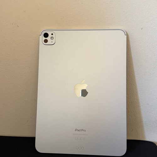 iPad Pro M4 11” 256GB like new with case and pencil