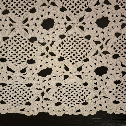 Handmade embroidered tablecloth like new, 72x72 cm, cotton yarn