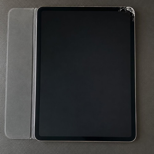 iPad Pro 13 Inch M4 with broken screen for parts