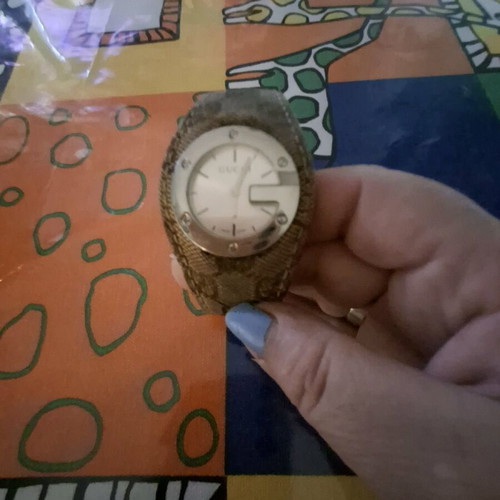 Gucci watch like new authentic