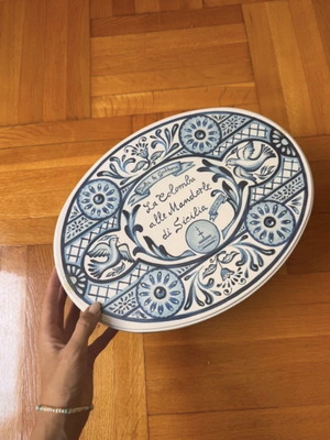 D&G storage box like new