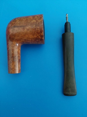 Clan tobacco pipe used