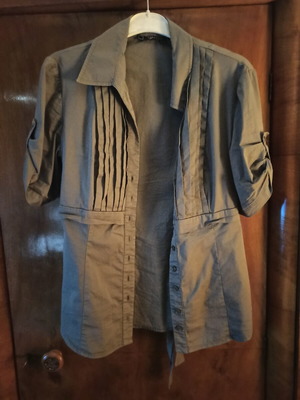 Raxevsky women's short-sleeve shirt medium khaki like new with belt