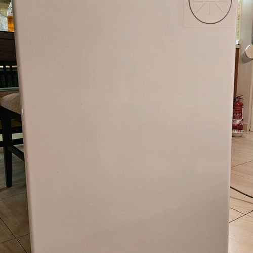 Davoline mini bar refrigerator like new