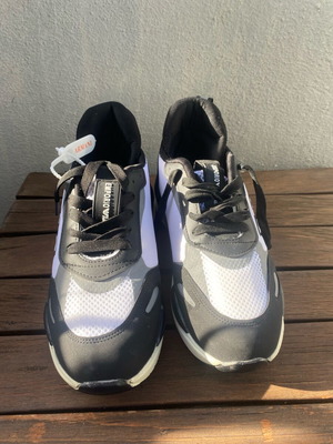 Emporio Armani Sneakers new, size 42, black and white
