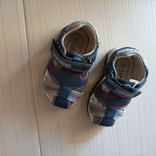 Boy's sandals size 21 like new
