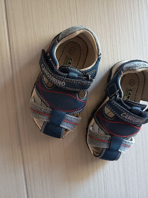 Boy's sandals size 21 like new