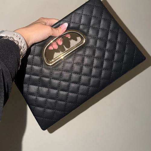 Black quilted handbag like new