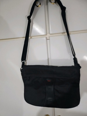 Tumi τσάντα ώμου messenger A4 καινούργια