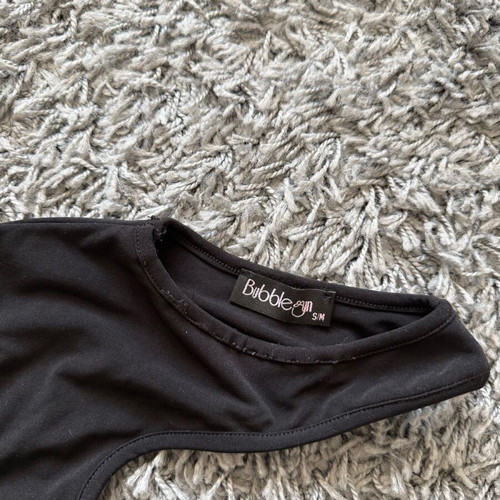 Bubblegun top black size S like new, elastic