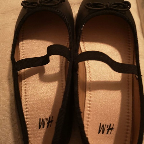 H&M black children's ballerina shoes with elastic strap, size 29