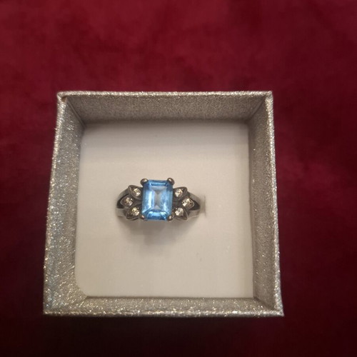 Silver ring with central blue topaz, like new