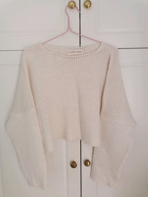Moutaki white pullover like new, short with oversized fit