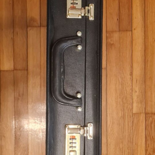 Vicko Serving Set Case like new