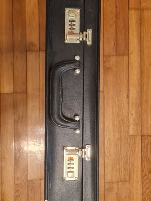 Vicko Serving Set Case like new
