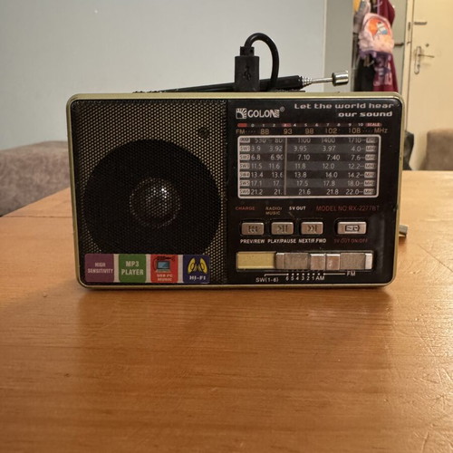 Golon RX-2277BT radio used with FM/AM/SW, MP3 player, USB, torch, solar charging