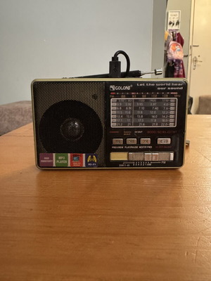 Golon RX-2277BT radio used with FM/AM/SW, MP3 player, USB, torch, solar charging