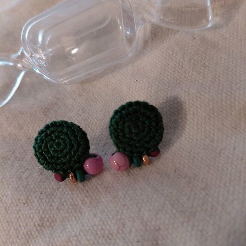 Earrings for pierced ears embroidery like new, green