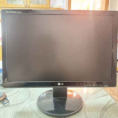 LG Flatron 19-inch computer monitor used, zero pixel