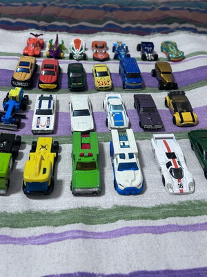 Hotwheels collection of 25 used toy cars
