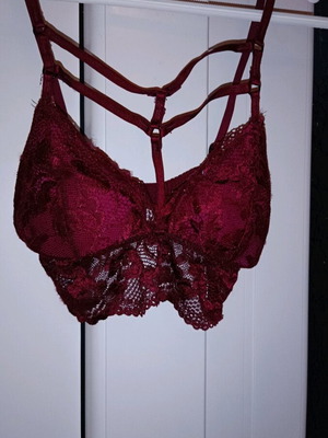Bralette δαντελένιο μπορντό μεταχειρισμένο, μέγεθος xs/s με αποσπώμενη ενίσχυση