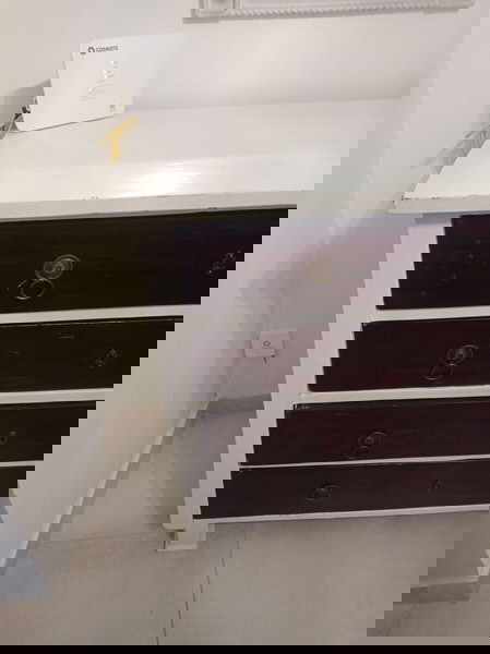 Πωλείται συρταριέρα 250ευρώ (τιμή συζητήσιμη)