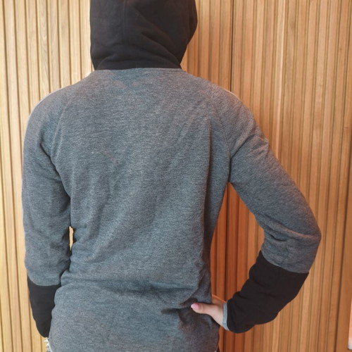 Jacket sweatshirt like new, black and gray, sizes S and M
