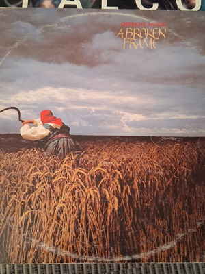 Depeche Mode A Broken Frame LP употребяван, електронен жанр
