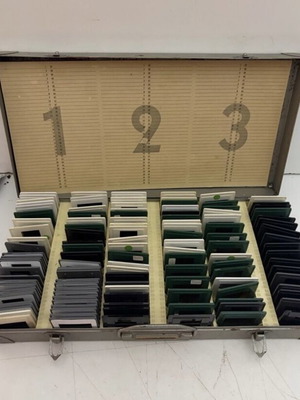 Слайдове 4 куфара като нови с оръжия