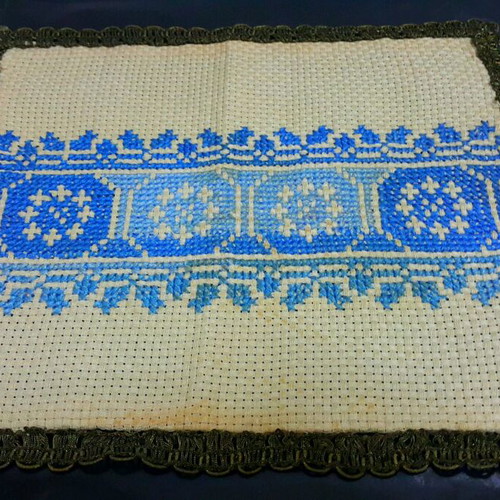 Vintage handmade embroidery like new, dimensions 25×22cm