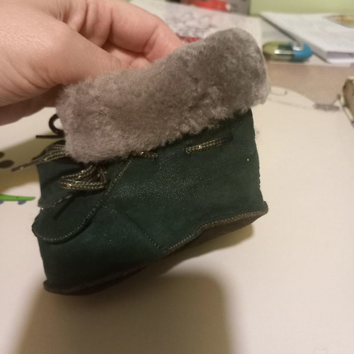 Winter Baby Booties size 17 green new with suede and synthetic fur